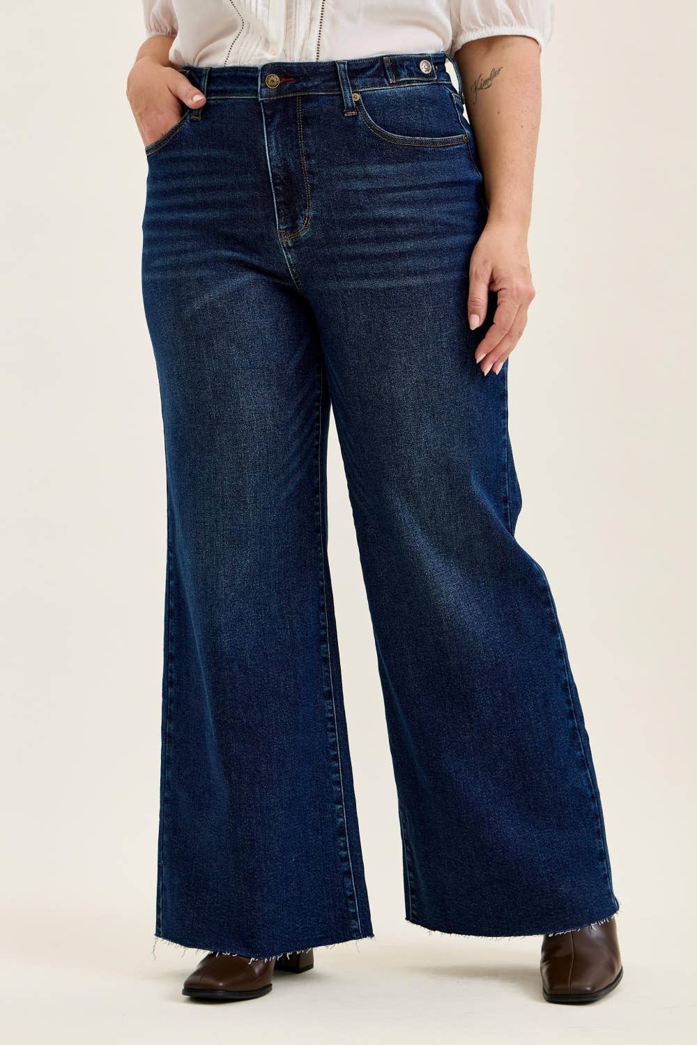 HW Retro Wide w/ Adjustable WB Tabs + Raw hem - PLUS