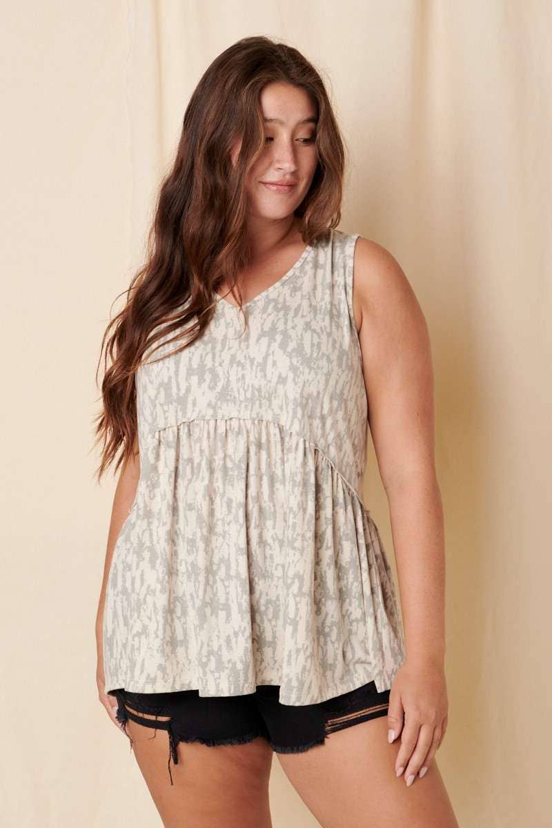 T10073PLA-PLUS ABSTRACT PRINT BABYDOLL TOP
