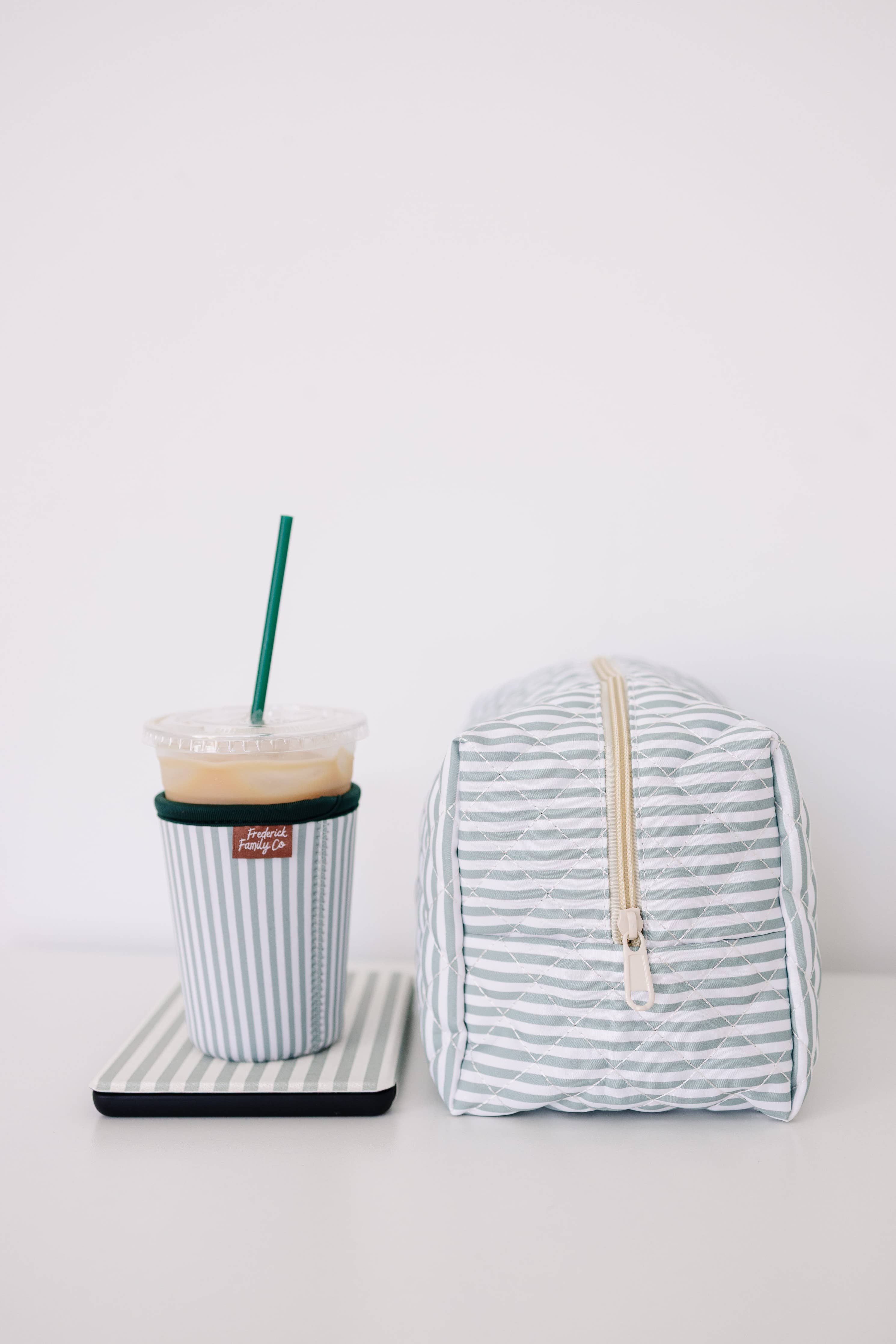 Iced Coffee Sleeve, Cute Reusable  Cup Holder Drink Sleeve, Coffee Lover Gift, Cold Drink Sleeve for Iced Coffee Cups